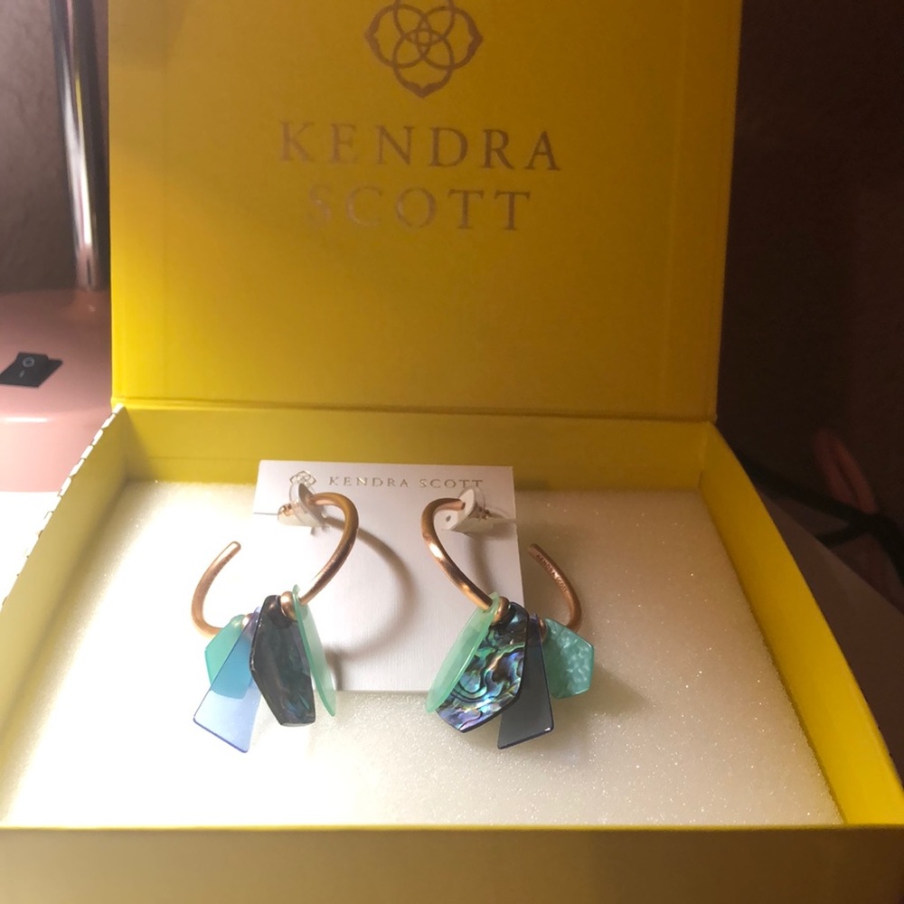 NWT Kendra Scott Gaby earrings
